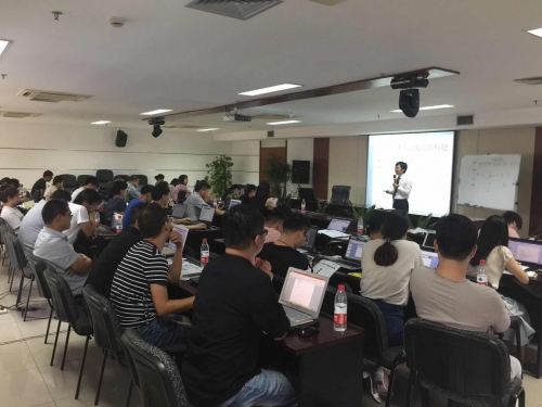 【培训学习】工作做得好，还要亮出来 ——集团开展《工作汇报PPT操作实务》培训